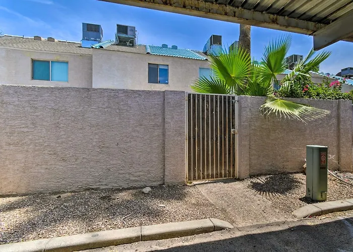 1 Mi To Old Town! Snowbird Escape W/ Pool Access * Scottsdale