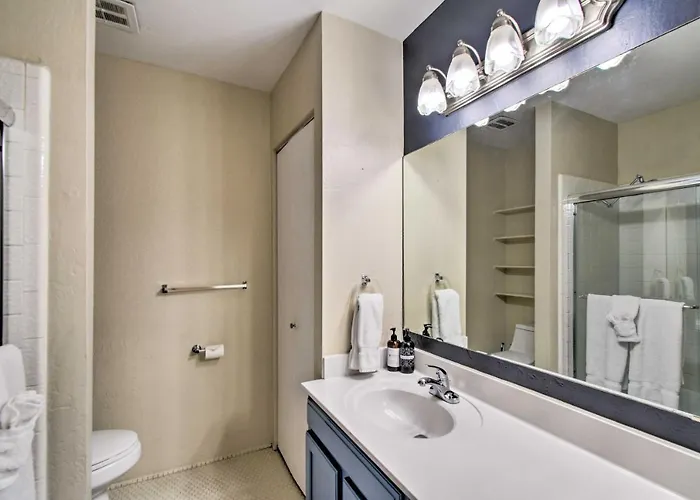 1 Mi To Old Town! Snowbird Escape W/ Pool Access Scottsdale