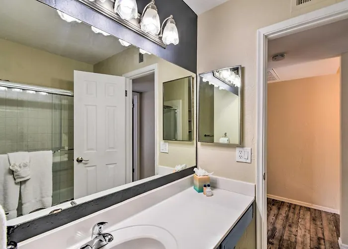 Сasa de vacaciones 1 Mi To Old Town! Snowbird Escape W/ Pool Access *