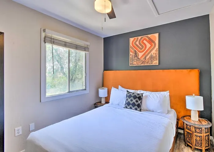 1 Mi To Old Town! Snowbird Escape W/ Pool Access *