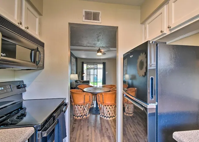 1 Mi To Old Town! Snowbird Escape W/ Pool Access